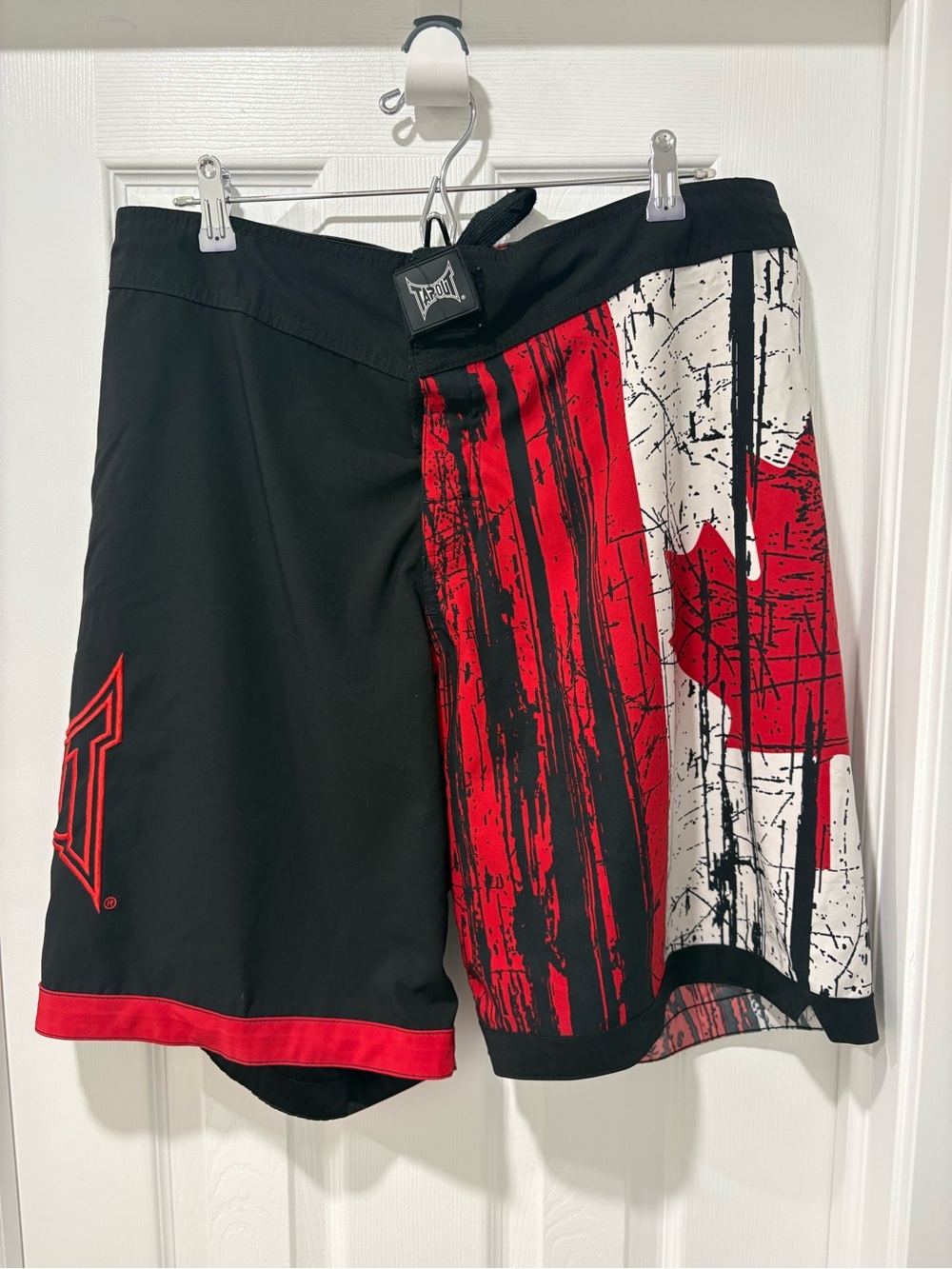 Tapout Red Black Canada Flag Fight Shorts Size 36